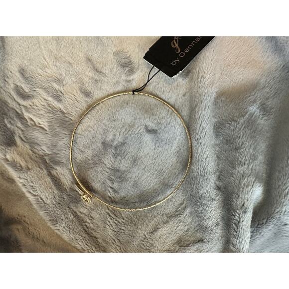 Gold Tone Clear Rhinestone Leaf Open Slim Bangle Bracelet Minor Flaw One Size - Picture 6 of 6